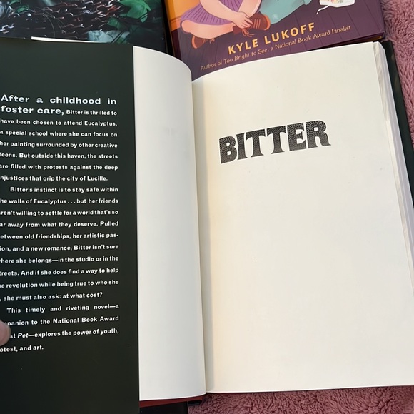 Books - Picture 4 of 7